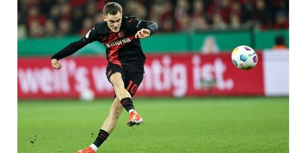 FrançaisFlorian Wirtz, 21 ans, a remporté le titre de joueur de la saison en Bundesliga